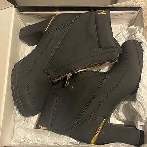 Dkny size 10 women’s boots